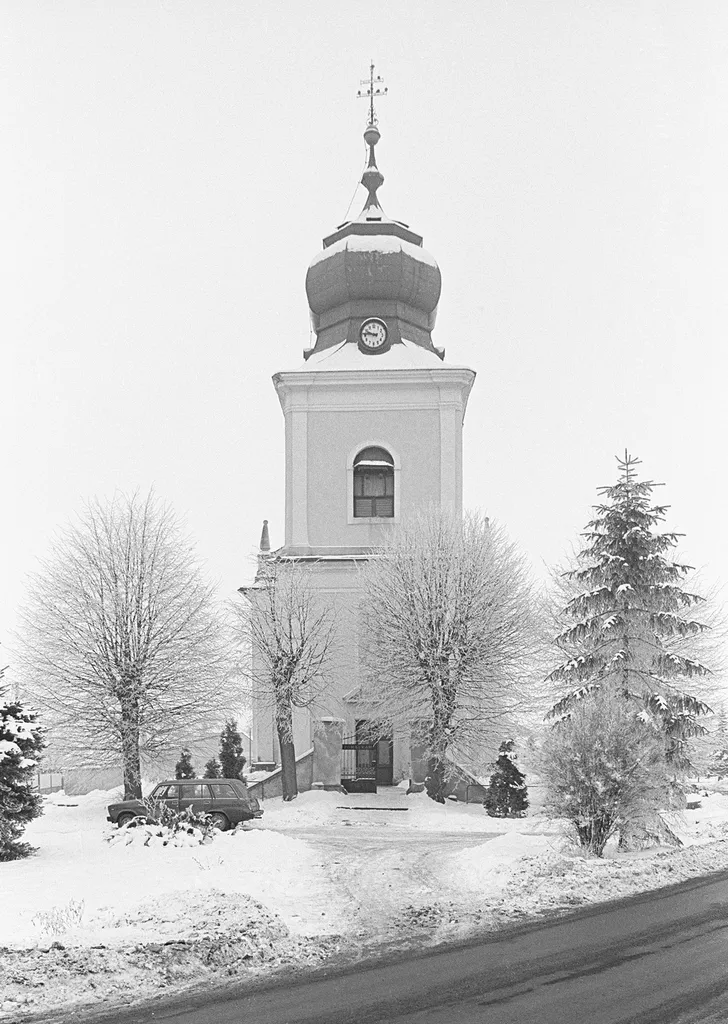 Kostel Narození Panny Marie, Běrunice
