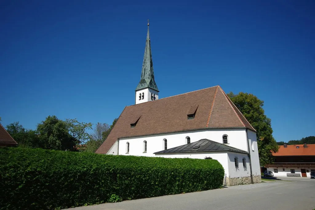 Rupertusstr. 2, 83313 Siegsdorf Pfarrkuratiekirche St. Rupertus, Hammer