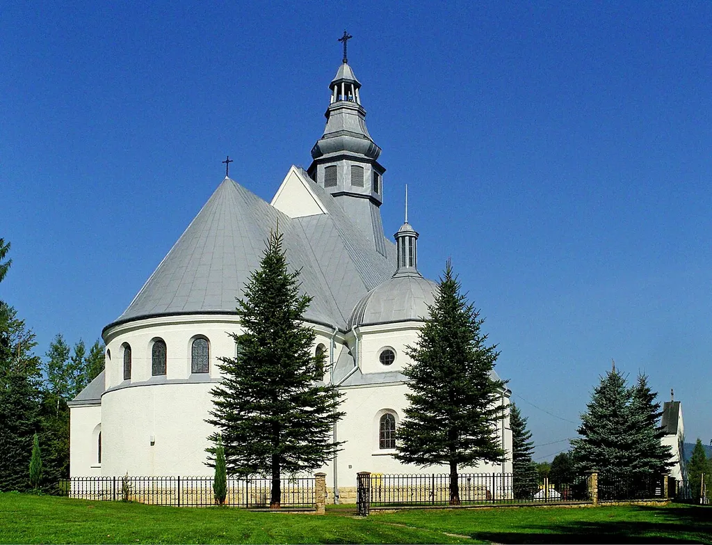 Kościół Imienia Maryi w Bączalu Dolnym (diecezja rzeszowska), wybudowany w stylu narodowym.