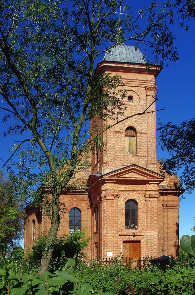 Rydzyna, ul. Wolności - zespół kościoła ewangelickiego: kościół ewangelicki pw. Świętego Krzyża z lat 1779-1783, cmentarz przykościelny, pastorówka z XVIII/XIX w.