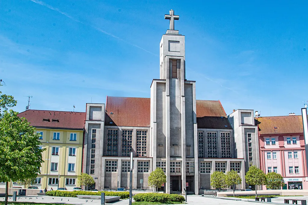 Kostel Božského srdce Páně v Hradci Králové