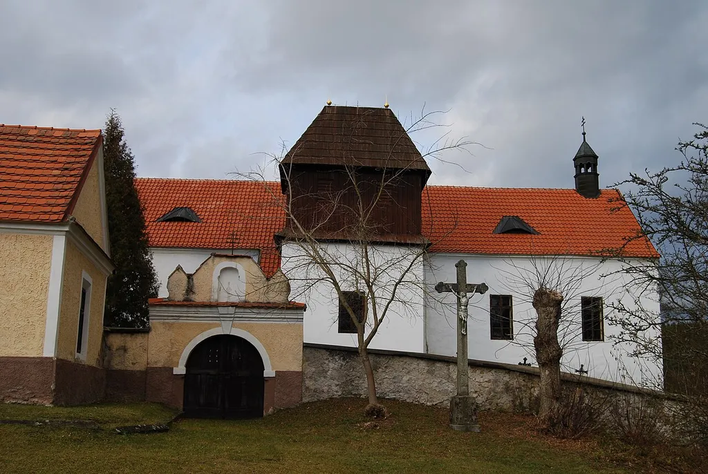 Chřešťovice. Kostel sv. Jana Křtitele z 13 století. Chřešťovice je vesnice, část obce Albrechtice nad Vltavou v okrese Písek. Česká republika.