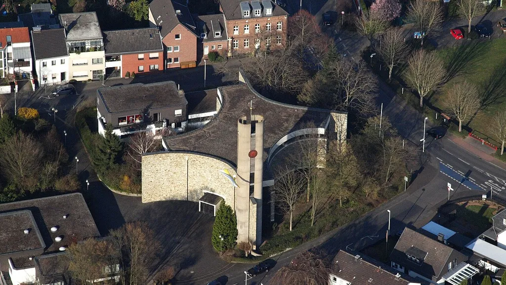 Buschdorf (Bonn), St. Aegidiuskirche, Luftaufnahme (2015)