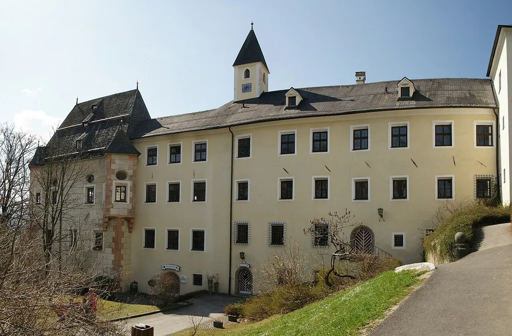 Ostseite Schloss Weiherburg in Innsbruck.