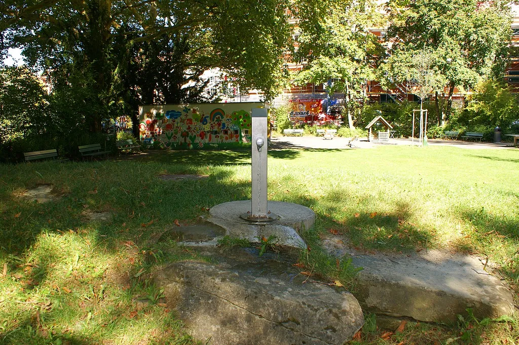 play fountain playground Lory