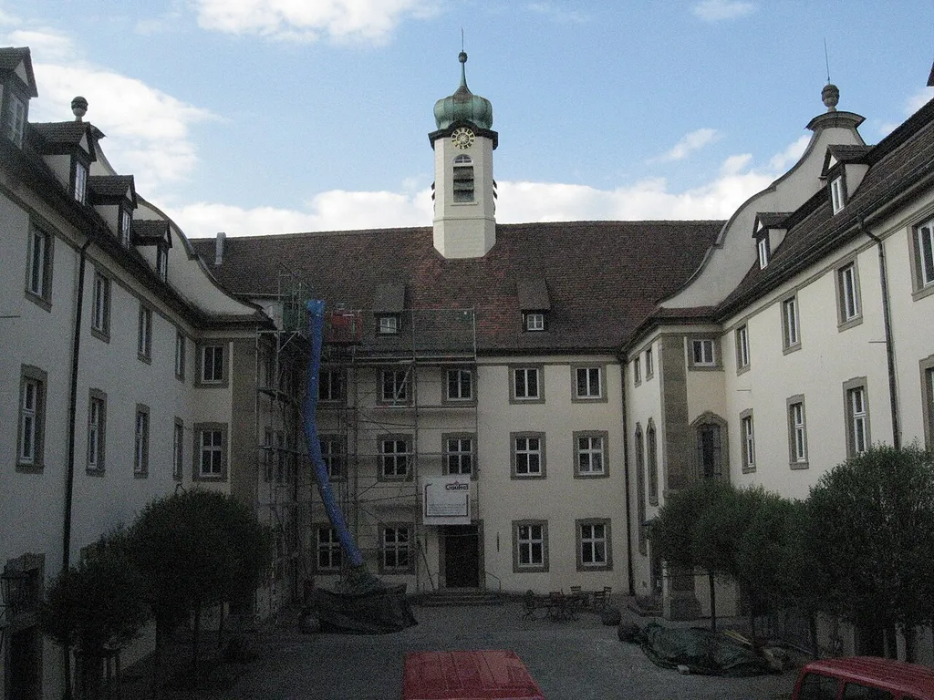 Blick nach Norden in den Spitalhof in Schwäbisch Hall. Am Spitalbach 8.