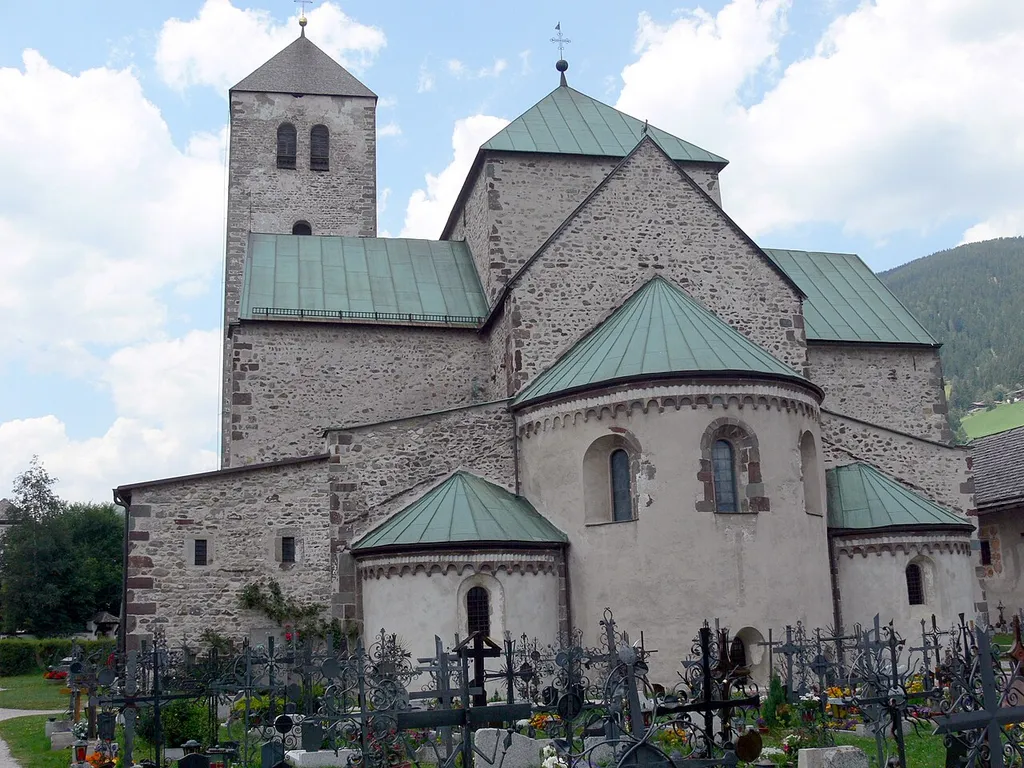 Innichen ( South Tyrol ). Monastery church: Romanesque apse.