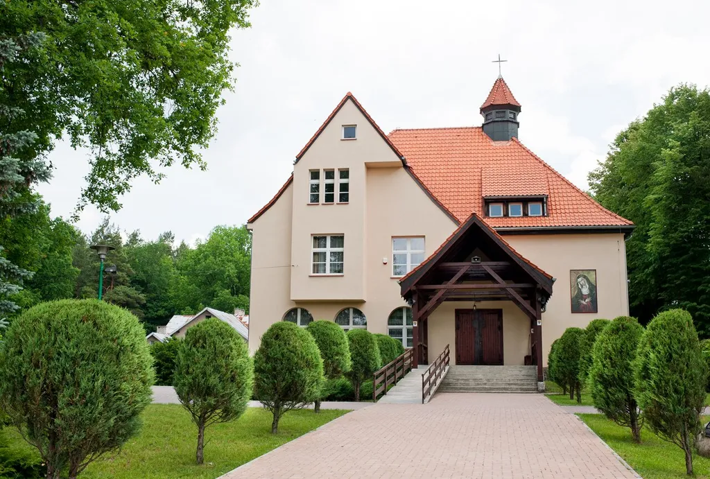 zespół kościoła parafialnego pw. Matki Boskiej Ostrobramskiej (kościół i plebania) Ruciane-Nida, Ruciane-Nida (miasto)