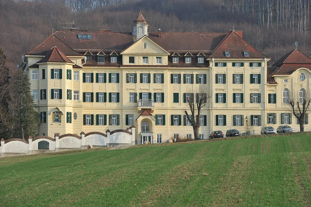 Laab im Walde: Klosteranlage der Barmherzigen Schwestern vom hl. Vinzenz von Paul This media shows the protected monument with ObjektID 88744 in Austria. (Commons, de, Wikidata)