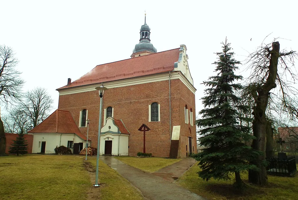Kościół św. Anny w Krajence wraz z otoczeniem.