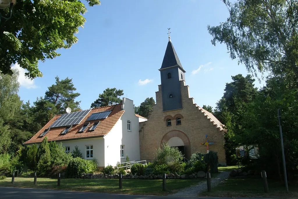 Kirche "St. Konrad" mit Pfarrhaus