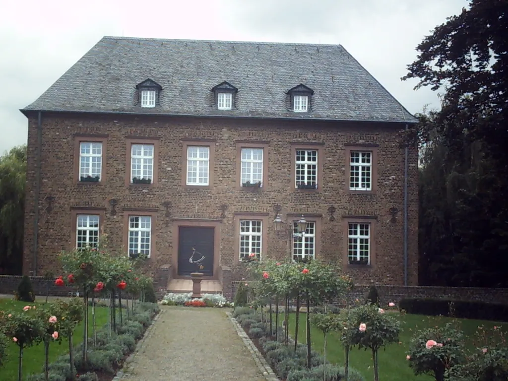 Das Herrenhaus von Burg Niederzier im Kreis Düren, NRW
