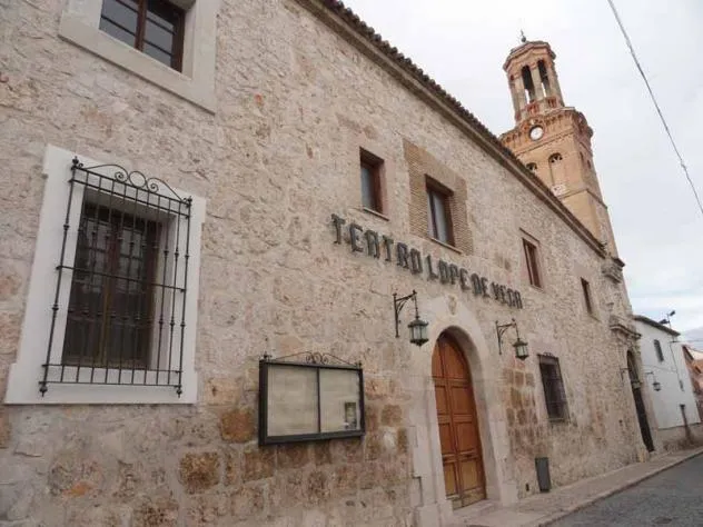 Fachada y Torre del Teatro Lope de Vega de Ocaña (Toledo).