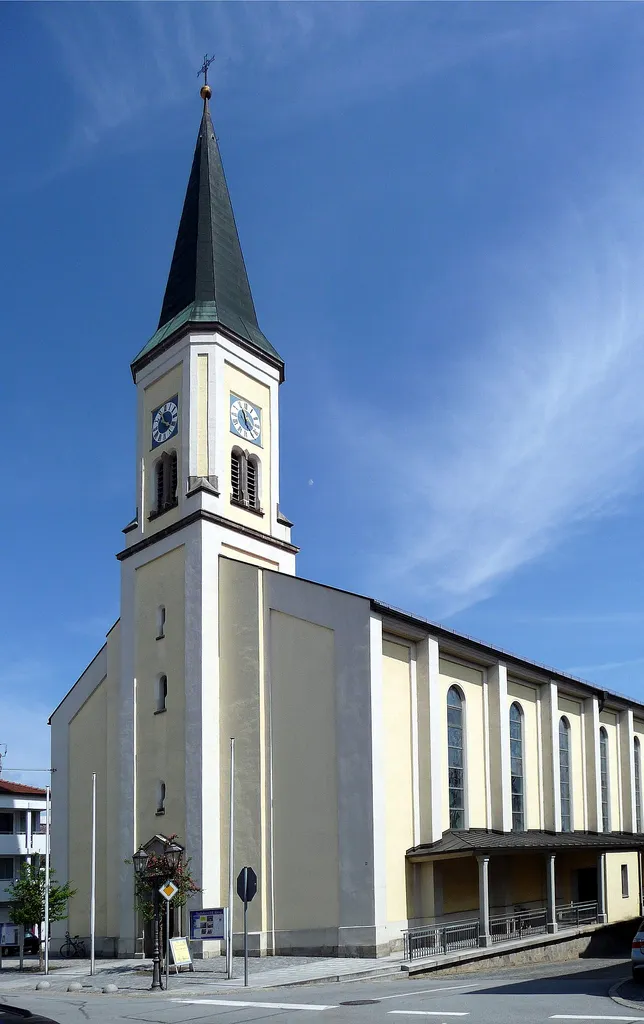Die Pfarrkirche Heiligkreuzauffindung in Osterhofen