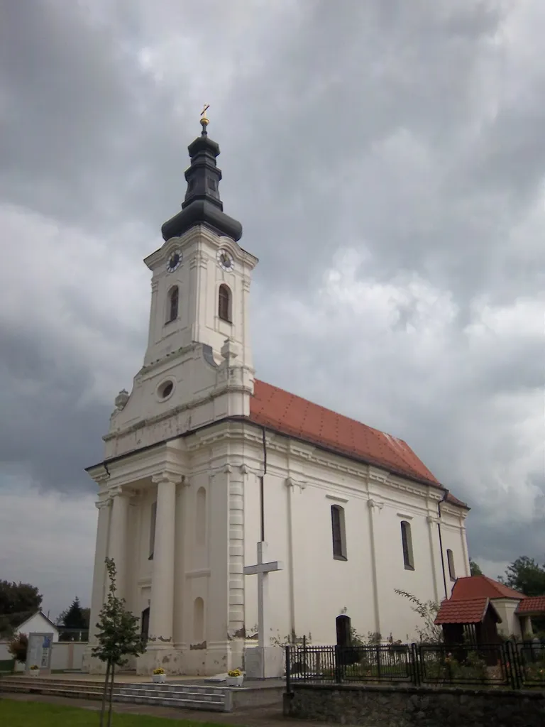 Римокатоличка црква у Товарнику (Република Хрватска)