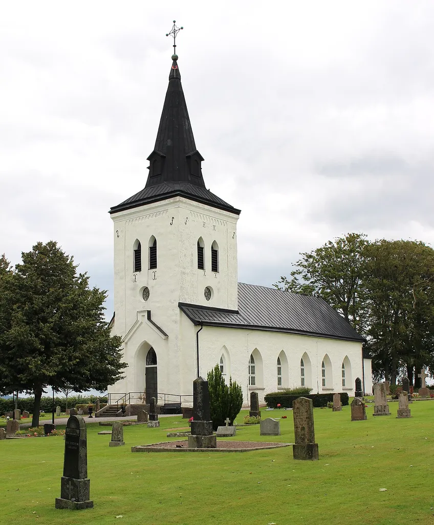 Vapnö kyrka från sydväst.