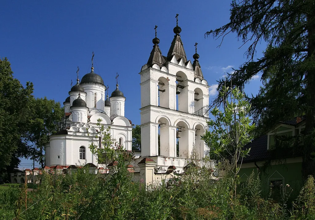 Церковь Спаса Преображения, в усадьбе Вязёмы, XVI в.