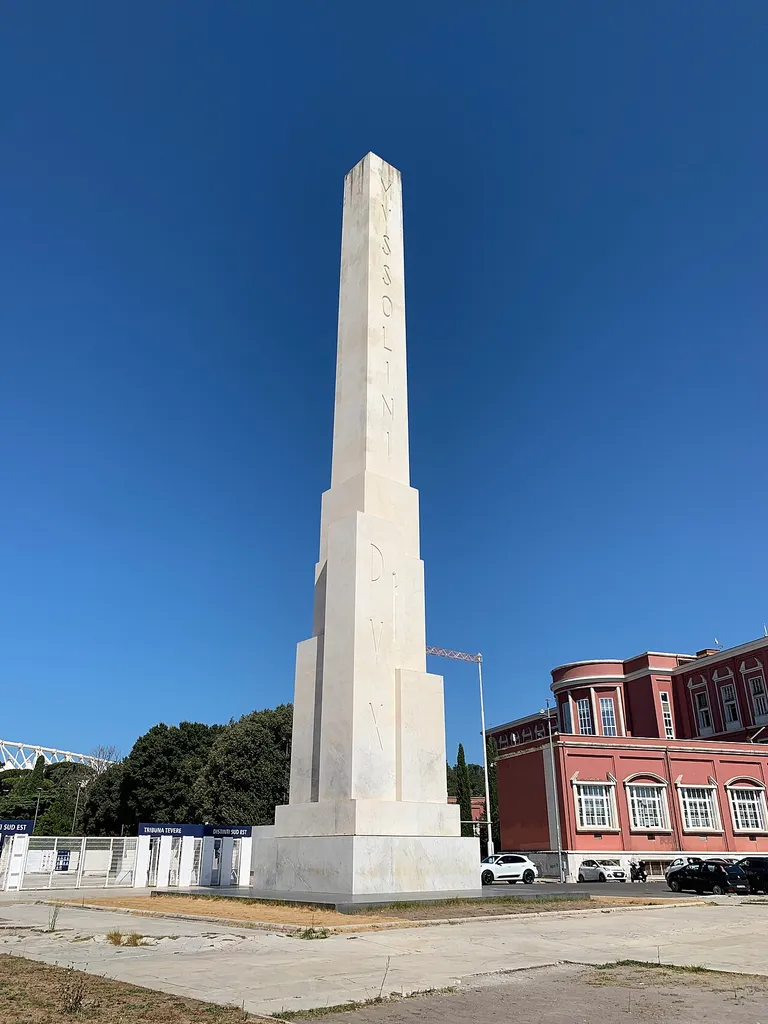 Monolithe Mussolini, Rome.