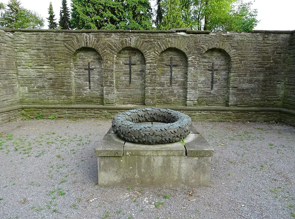 Kriegsgräberstätte Bedburg-Hau, auf dem Gelände der LVR-Klinik Bedburg-Hau.