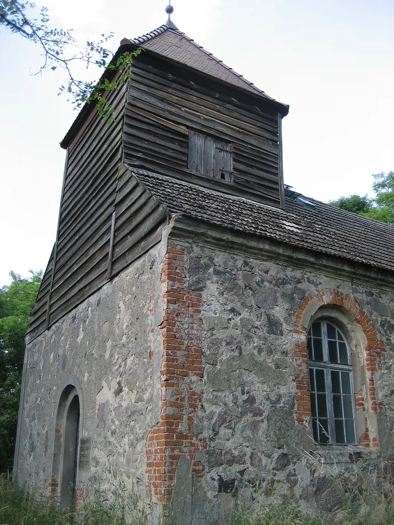 Kirche Roggow aus Blickrichtung Südenwesten.
