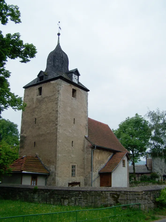 Die Dorfkirche in Burla.