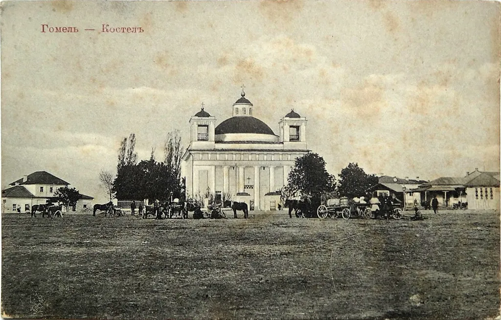 Гомель (Homiel), пляц Рынак (plac Rynak) або Касьцельны (plac Kaścielny), касьцёл Унебаўзяцьця Найсьвяцейшай Панны Марыі