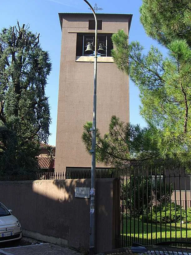 MB Monza il campanile della chiesa di San Biagio visto da via Torneamento