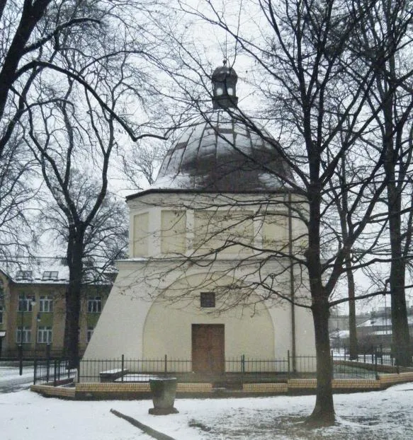 kapliczka w Parku Baśki Puzon w Jarosławiu