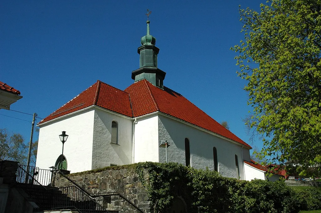 Salhus kirke, Bergen