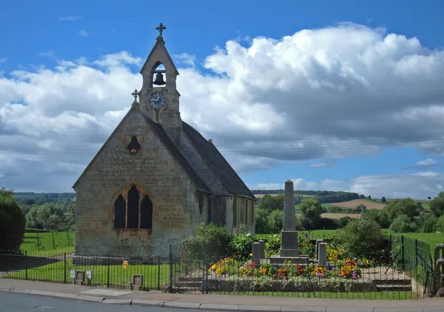 Chapel and War Memorial, Paxford.