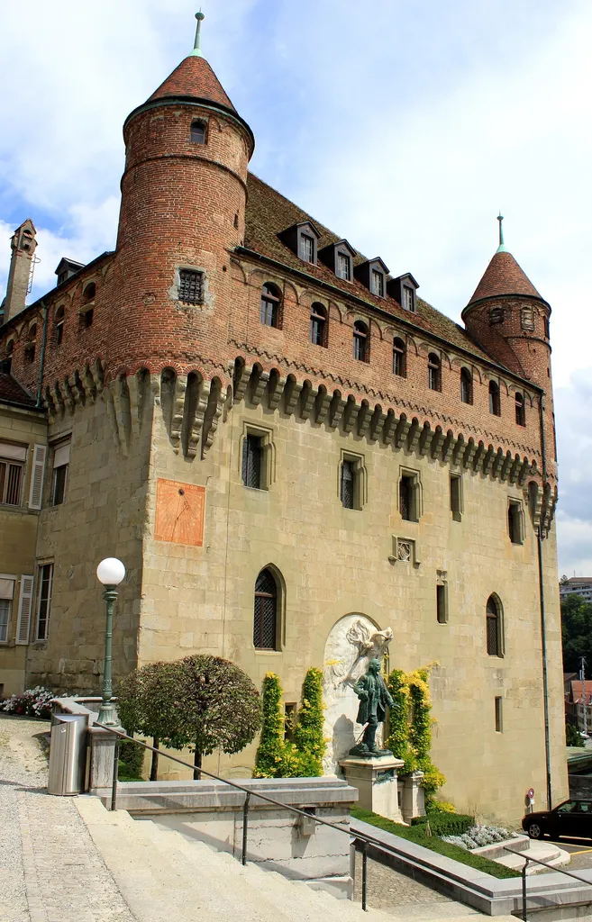 Suisse, canton de Vaud, Lausanne, Château Saint-Maire. Construit dès 1396 pour devenir la résidence des Evêques. Aujourd'hui, siège du gouvernement. Ne se visite pas. Classé depuis 1920.
