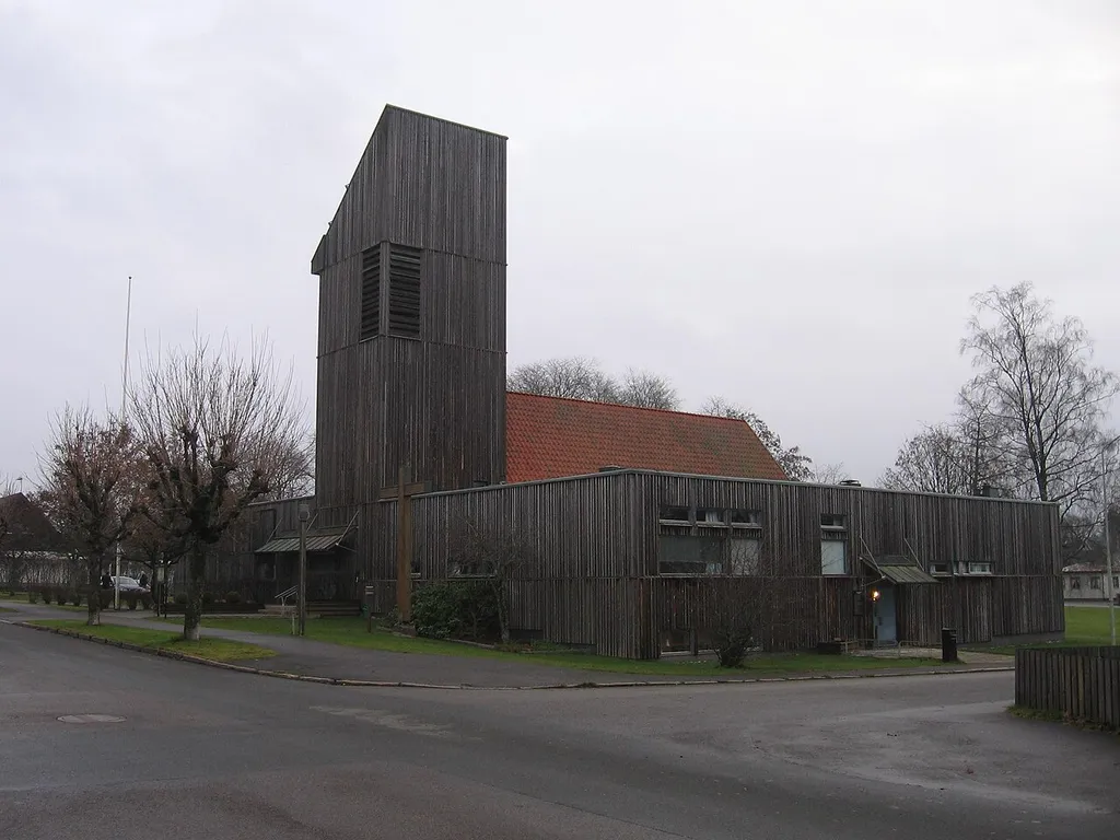 Bodafors kyrka uppfördes 1942 och byggdes om på 1970-talet, då man anlitade arkitekt Ralph Erskine som lät bygga in den gamla kyrkan i en ny.