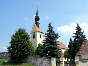Kirche und Kirchhof Zodel; Kirche mit Kirchhof und Einfriedungsmauer, Gruft und Kriegerdenkmal für die Gefallenen des Ersten Weltkrieges Dorfstraße 81a