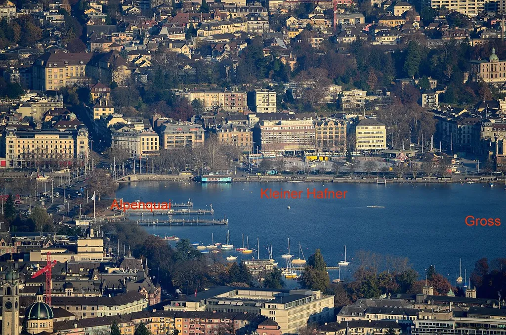 Standort der neolithischen 'Pfahlbausiedlungen' Alpenquai und Kleiner Hafner im unteren Zürichseebecken in Zürich, Ansicht vom Uetliberg This is an image of a cultural property of national significance in Switzerland with KGS number 11734 This is an image of a cultural property of national significance in Switzerland with KGS number 9724
