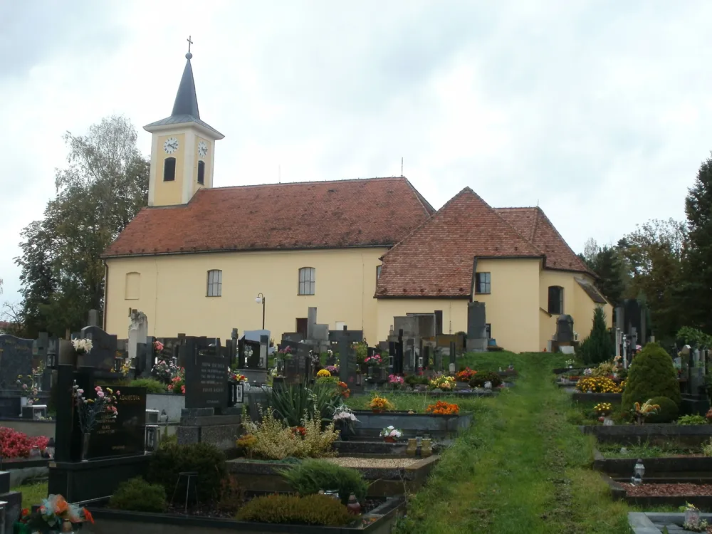 Nezdenice: church.