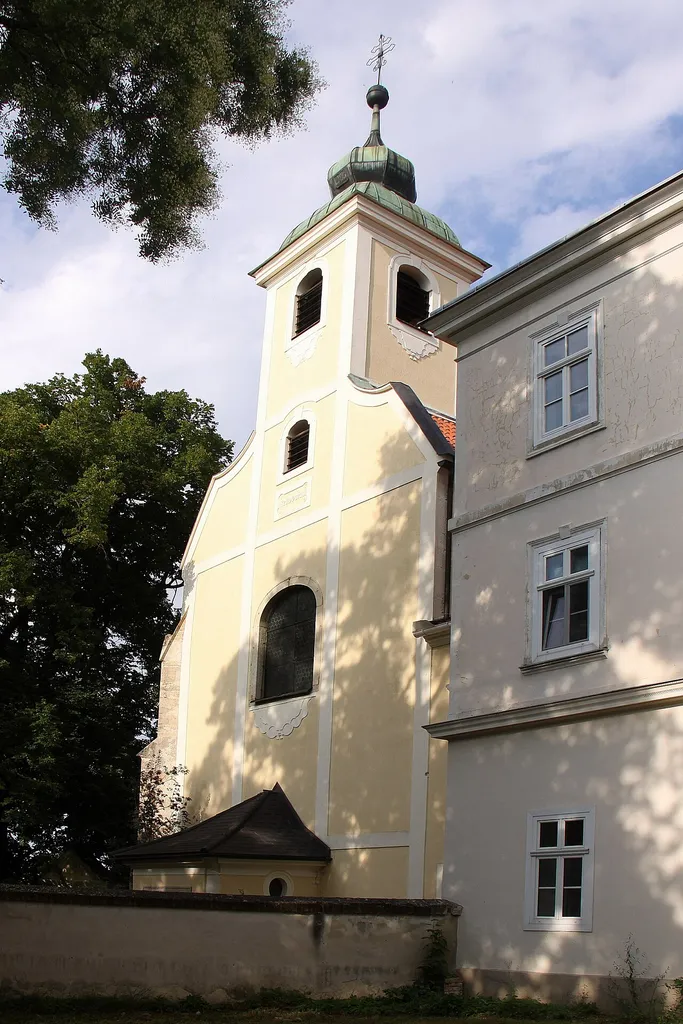 Denkmalgeschützte Pfarrkirche hl. Radegunde in Katzelsdorf.