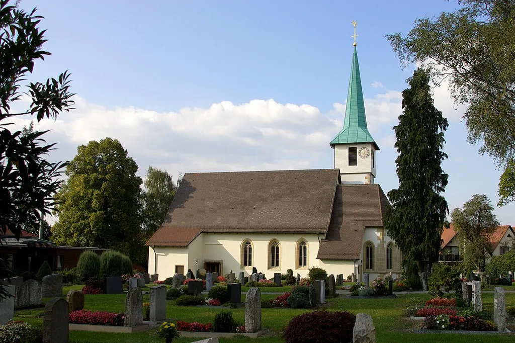 Kirchentellinsfurt church with cemetery.
