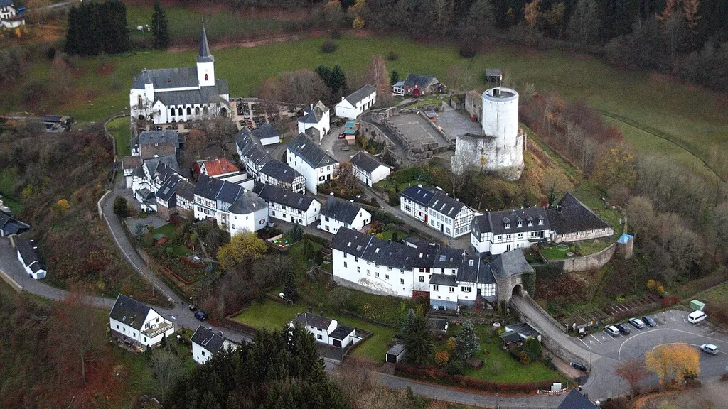Burg Reifferscheid, Luftaufnahme (2015)