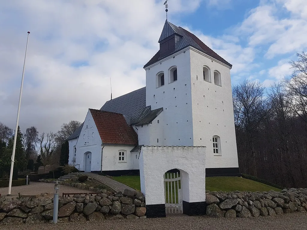 Vonsbæk Kirke nord for Haderslev Fjord