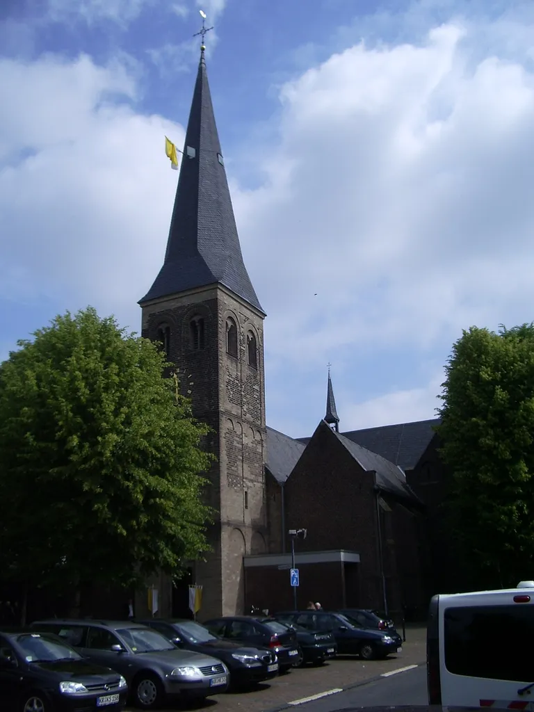 Krefeld: Katholische Pfarrkirche Sankt Clemens Fischeln