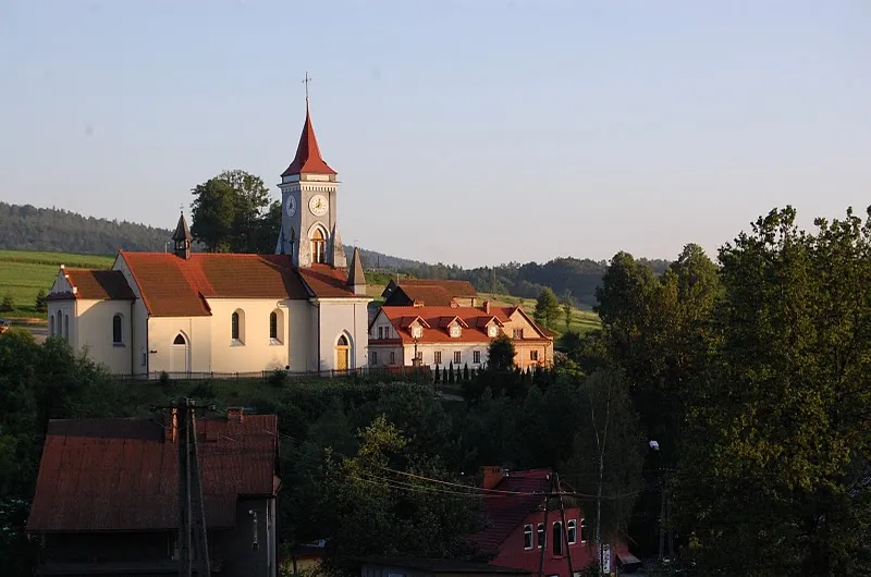 Widok na kościół św. Jana Kantego z pociągu
