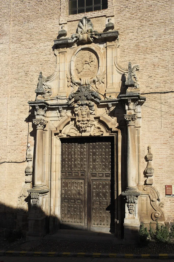 Katholische Kirche, Iglesia de la Santa Trinidad, in Guadalupe in der Provinz Cáceres (Extremadura/Spanien), Portal