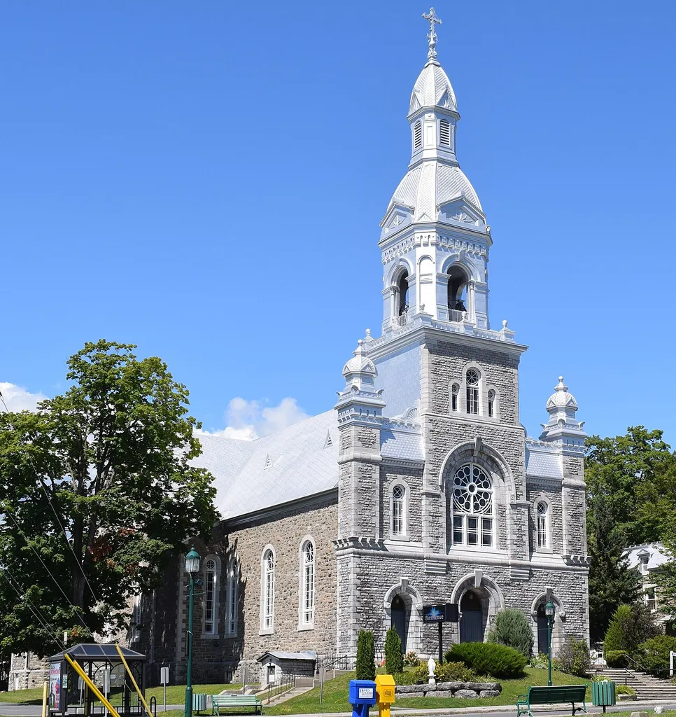 Église de la Très-Sainte-Trinité à Clarence-Rockland, Ontario