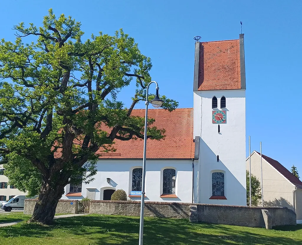 Außenansicht, Kirche in Holzheim-Pessenburgheim