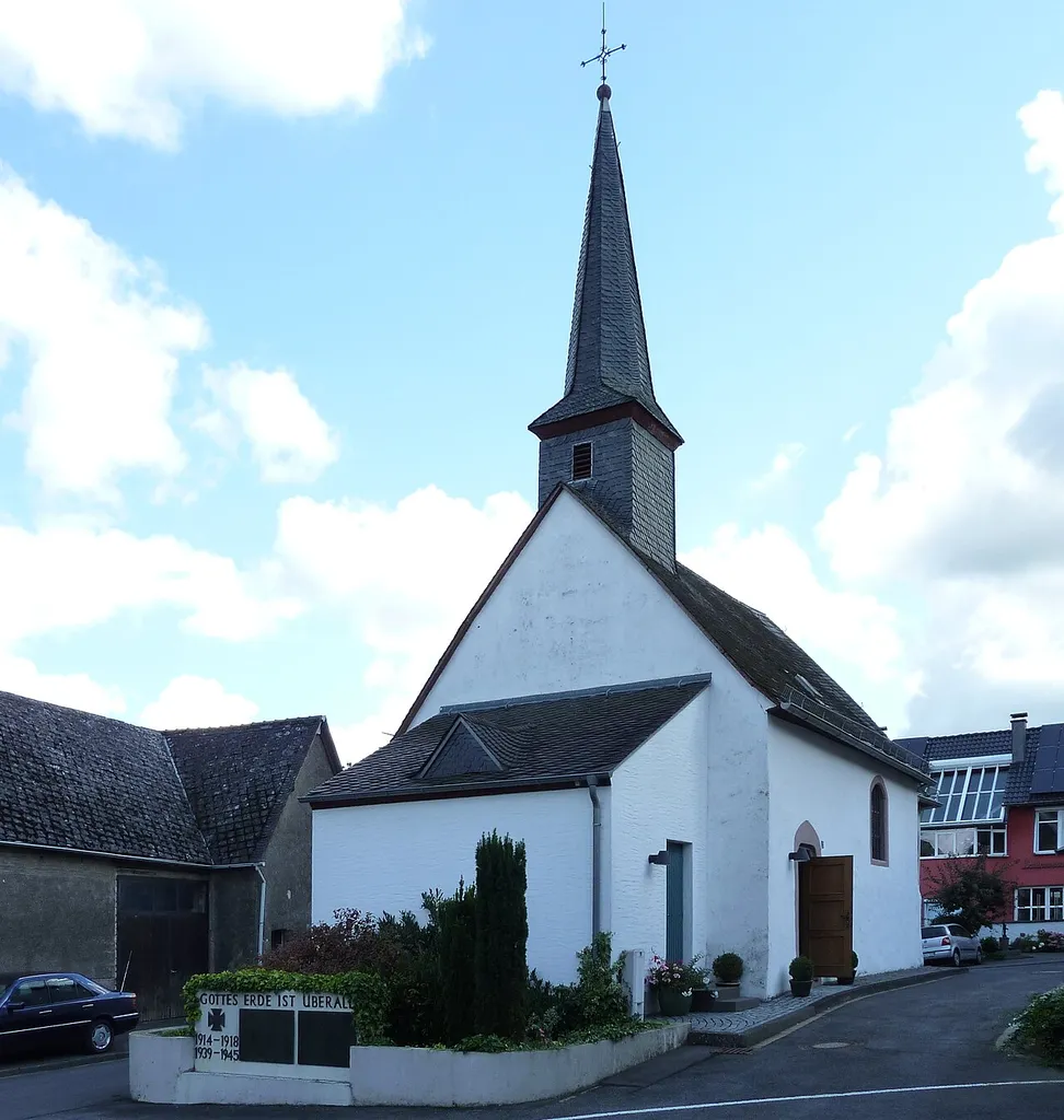 Hüngersdorf, Kapellenplatz 1, kath. Kapelle St. Anna, von SW