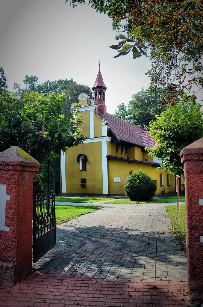 Gostyczyna, zespół kościoła par. p.w. św. Mikołaja