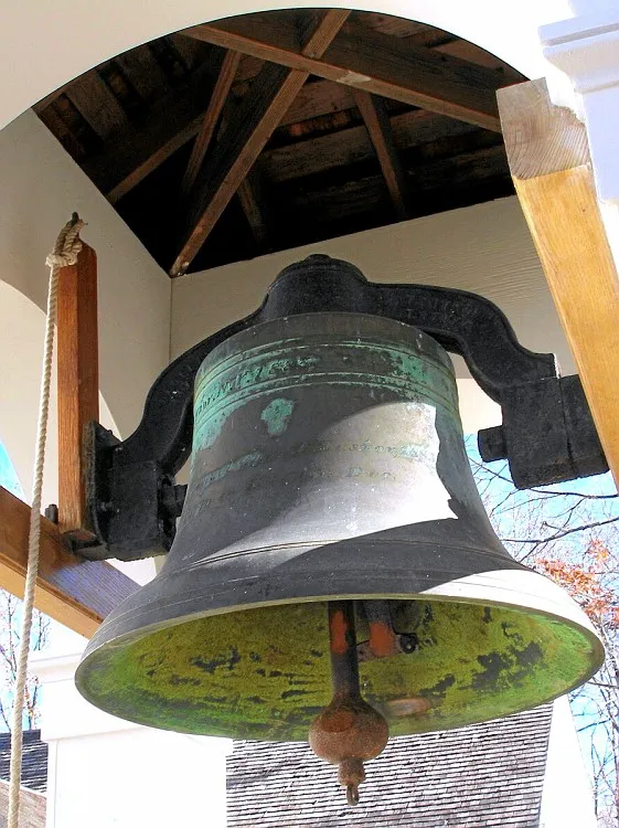 The bell of the Emmanuel Church, Killingworth, Connecticut. This is an image of a place or building that is listed on the National Register of Historic Places in the United States of America. Its reference number is 99000924 (Wikidata).