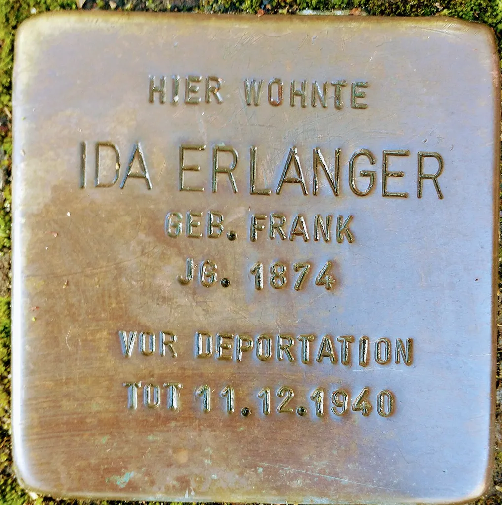 Stolpersteine wurden von Gunter Demnig am 4. Oktober 2007 in Stockach vor vier Häusern gelegt.