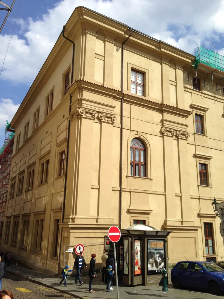 Profesní dům jezuitů na Malostranském náměstí, bývalý kostel sv. Václava.