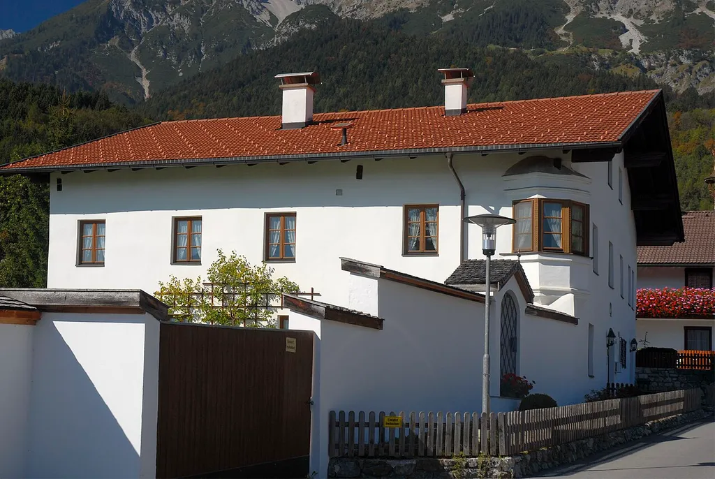 Thaur, Widum This media shows the protected monument with ObjektID 110013 in Austria. (Commons, de, Wikidata)